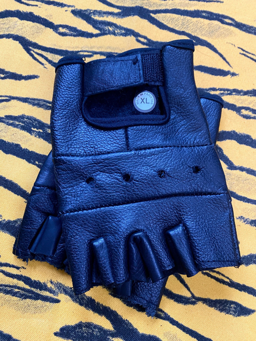 LEATHER FINGERLESS GLOVES